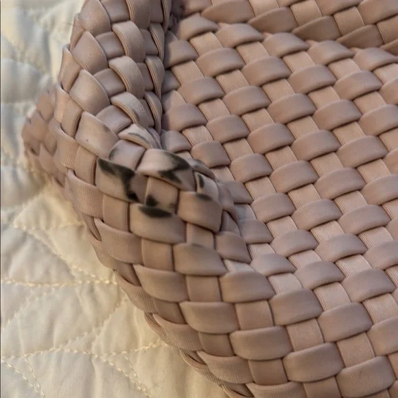 Elegant Woven Tote Bag in Blush Pink - Picture 6 of 9